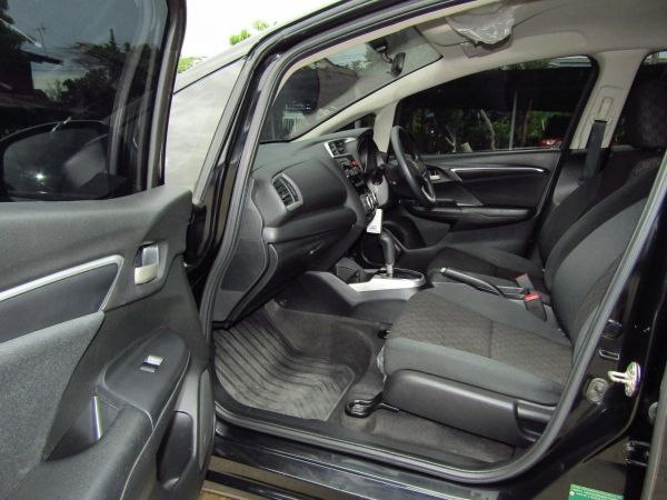 Honda Jazz 1.5 S i-VTEC Hatchback AT 2016 สีดำ รูปที่ 6